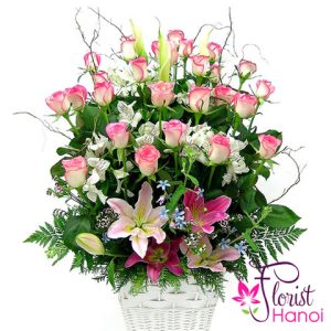 Beautiful pink roses arrangement