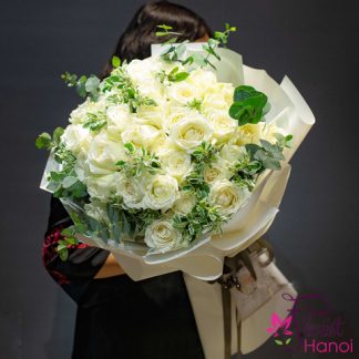 Best white rose bouquet delivery Hanoi