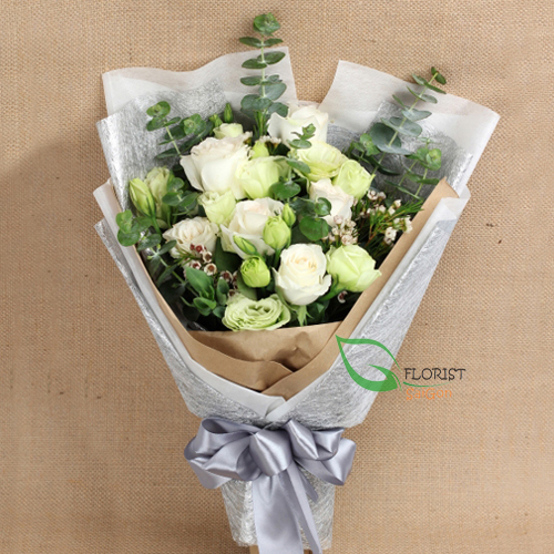 Bouquet of white flowers delivery Saigon