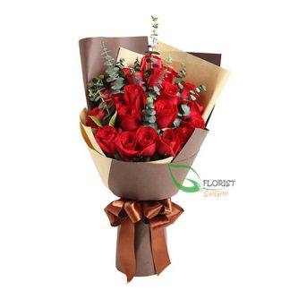 Bouquet flowers with red roses