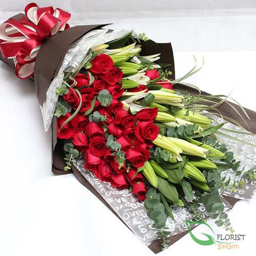 Large bouquet of lilies and roses