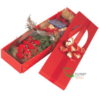 Boxed red roses