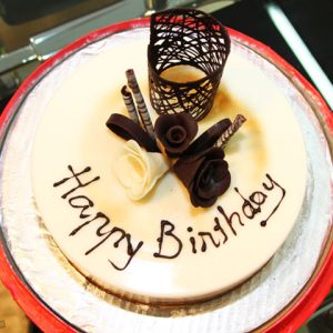 Birthday cake delivery in Saigon