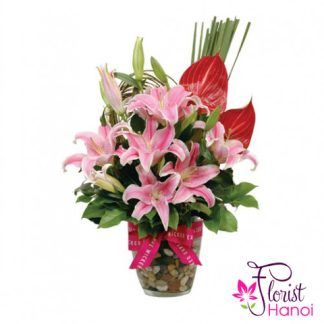 Flower in a vase pink lilys