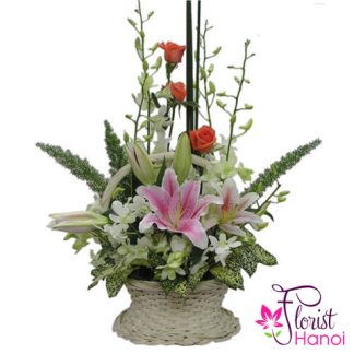 Flowers table arrangement in Hanoi