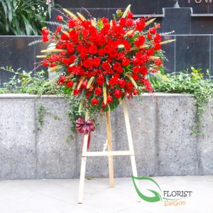 Heart shaped red rose stand Saigon