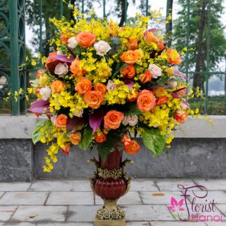 Luxury vase with yellow flowers