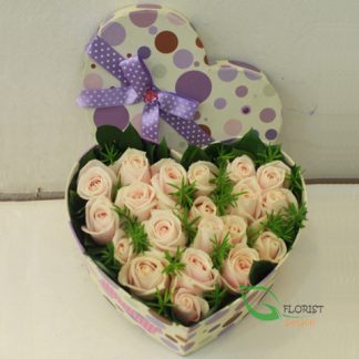 Pink rose arrangement in box