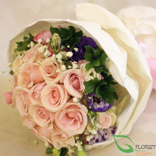 Online pink roses delivery in Saigon