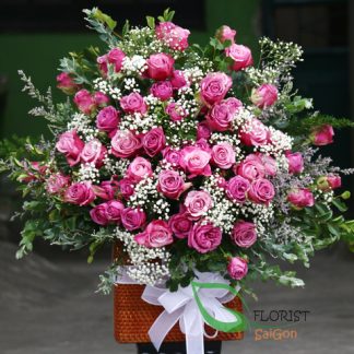 Purple rose flower arrangement