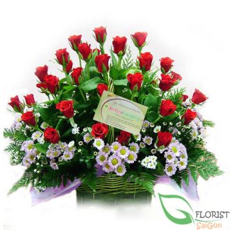 Red rose basket
