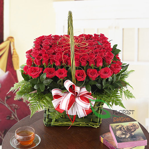 Large rose flower arrangement delivery Saigon