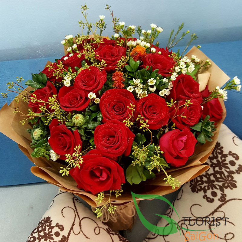 Red roses bouquet to HCM city