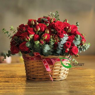 Red roses for Saigon Christmas