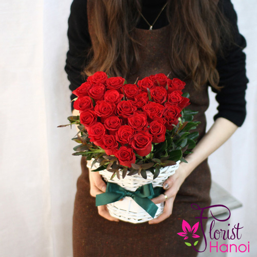 send red rose heart shape to Saigon