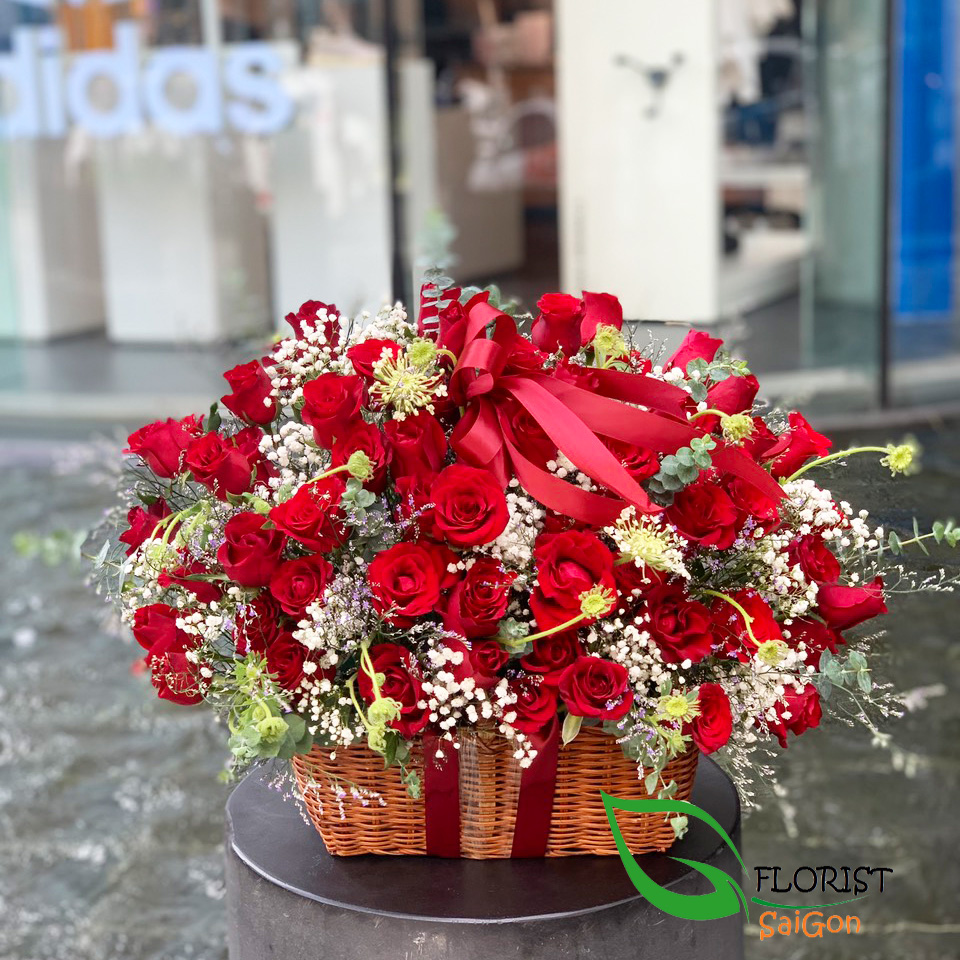 Romantic roses for your girlfriend