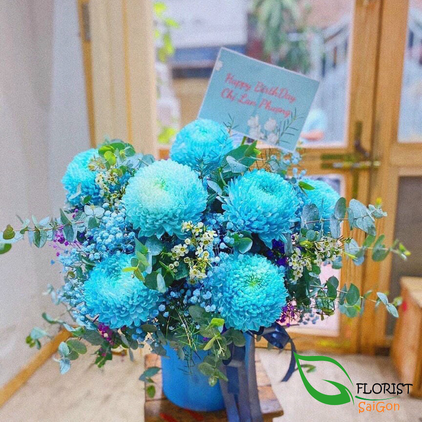 Blue flower arrangement for birthday