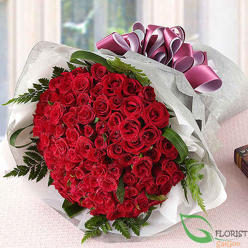 Big bouquet of red rose for her