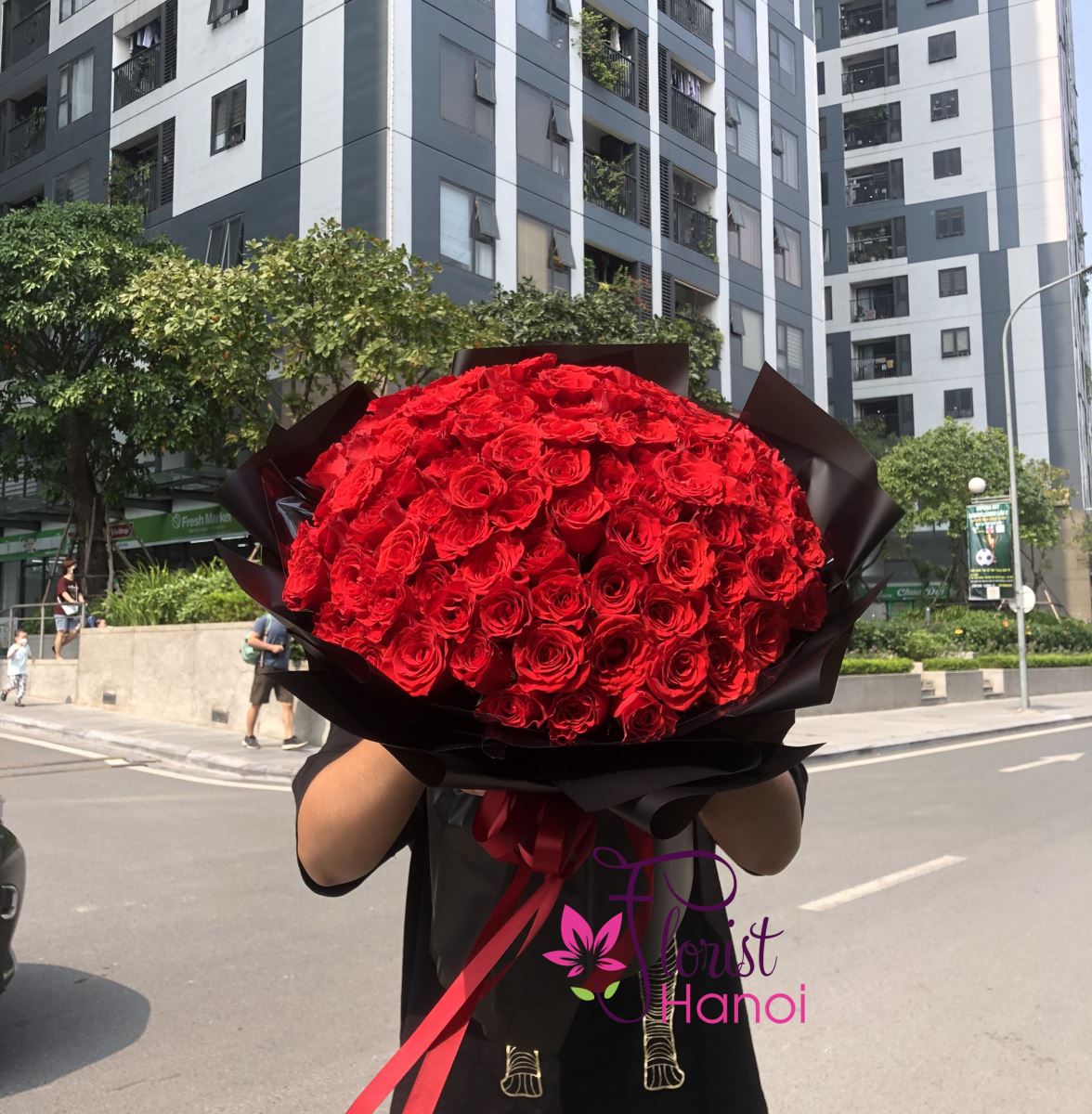 99 red rose bouquet Hanoi