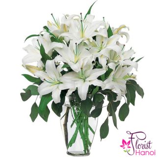 White flowers vase in Hanoi