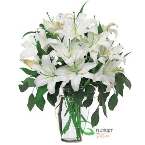 White flowers vase in Saigon