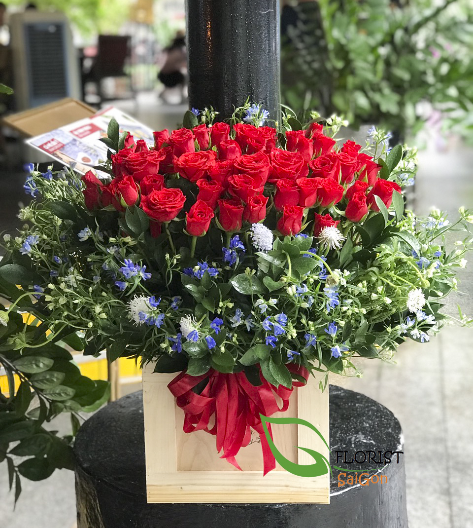 red rose arrangement for womens day 