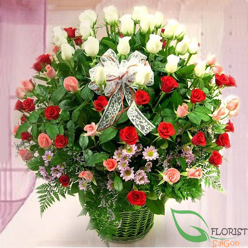 Mixed rose basket online delivery Saigon