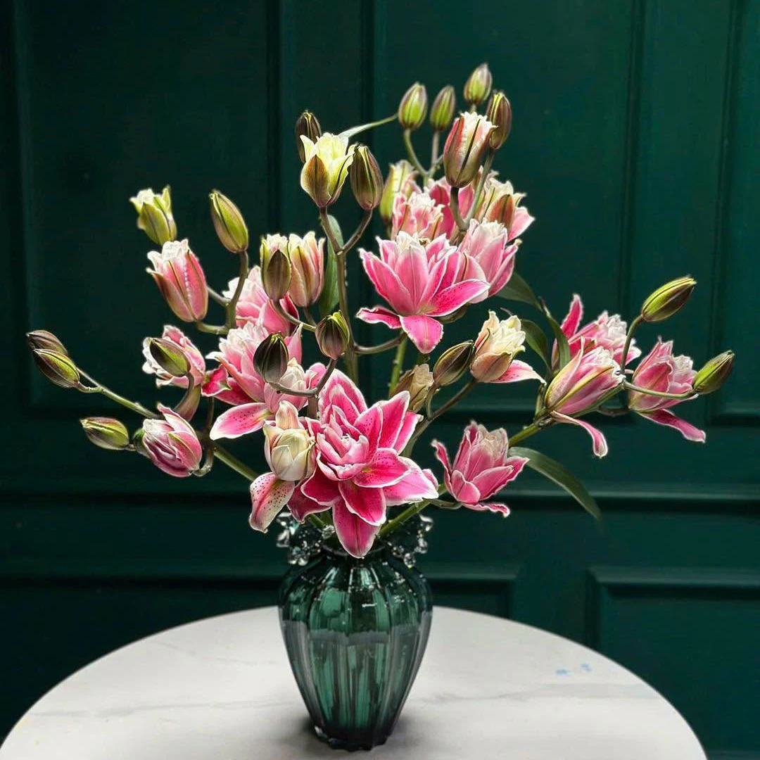 how to keep flowers fresh longer in a vase